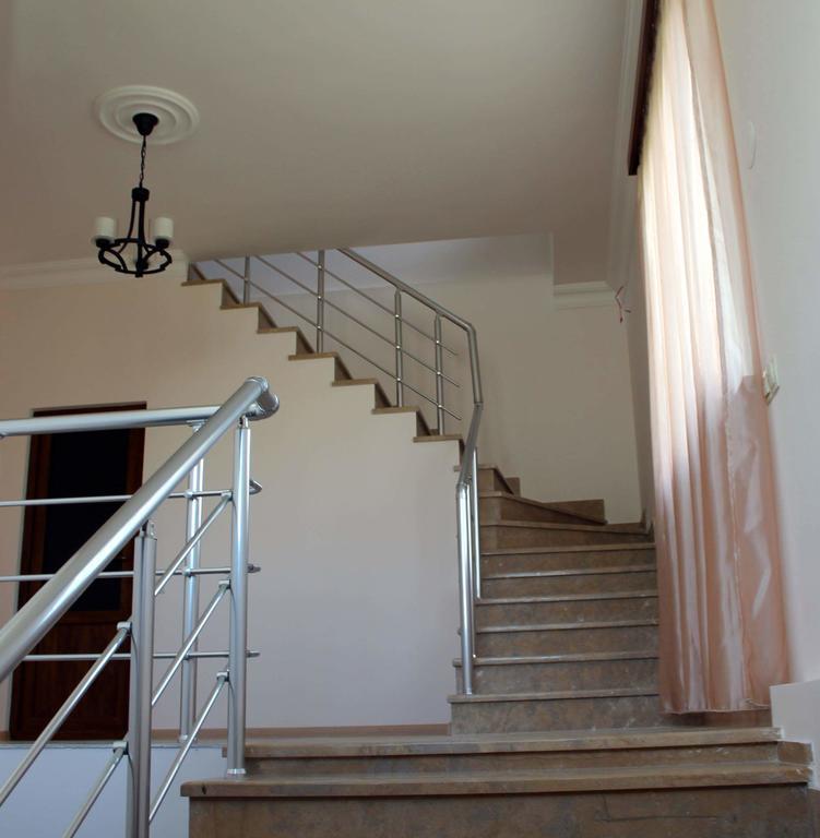 Family & Friends Guest House Dilijan Eksteriør bilde