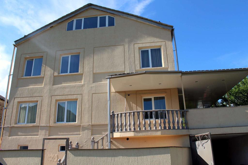 Family & Friends Guest House Dilijan Eksteriør bilde